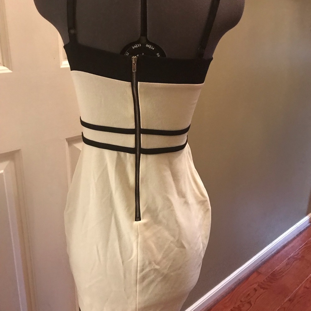 Black and white dress with style lines - Picture 2 of 4